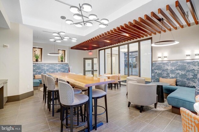 Building Photo - 3101 N Hampton Dr