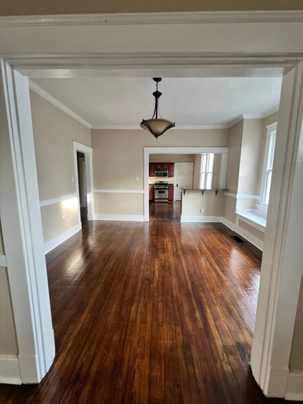 Building Photo - 1994 Manila Ave