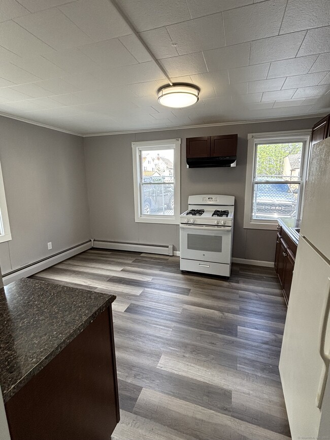 Building Photo - 15 Barnum Ct