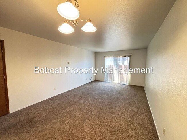 Building Photo - 1516 South Ct