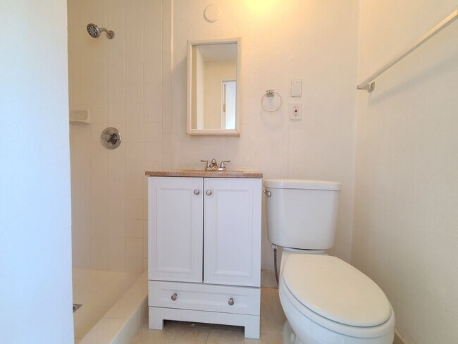 Building Photo - 11298 San Mateo Dr