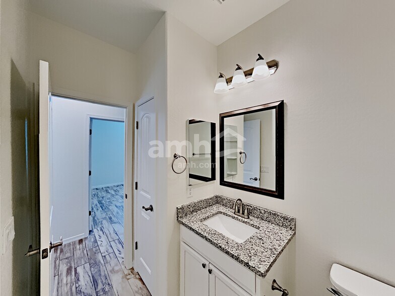 Building Photo - 16657 W Jenan Dr