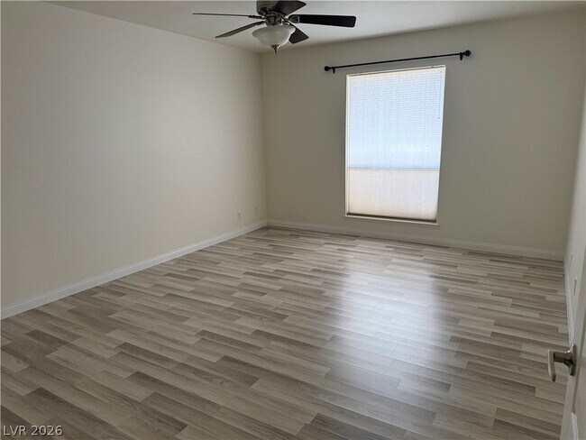 Building Photo - 2845 Loveland Dr
