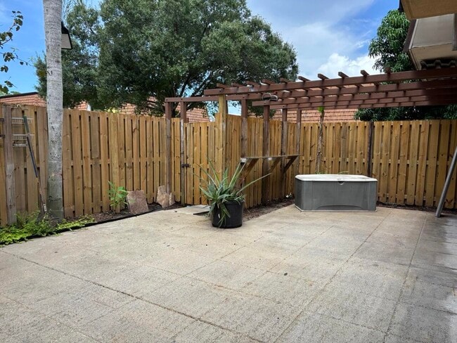 Building Photo - 507 5th Ln