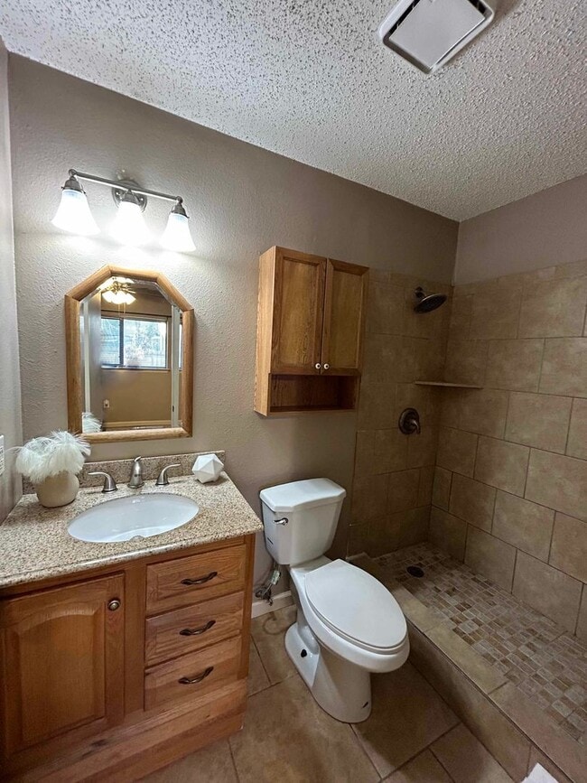 Building Photo - 3BED/2BATH Home For Rent Near Steubing Ranch! Available Now!