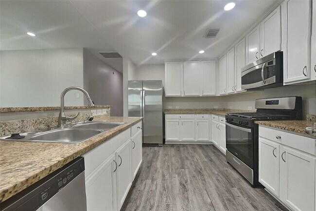 Building Photo - 22447 Stamford Brook Ct