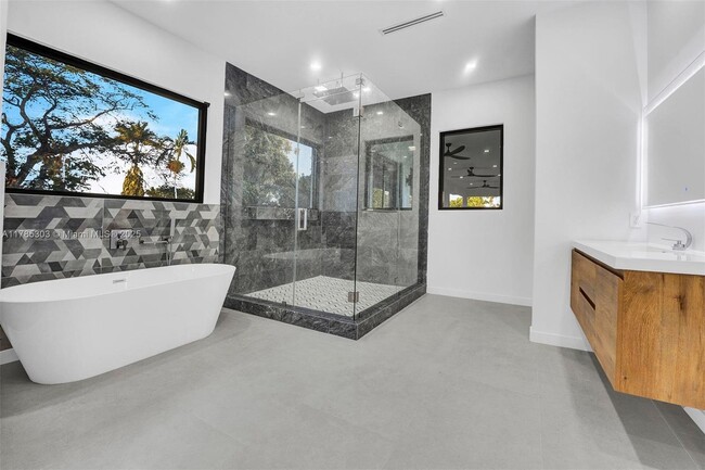 Building Photo - 6401 SW 84th St
