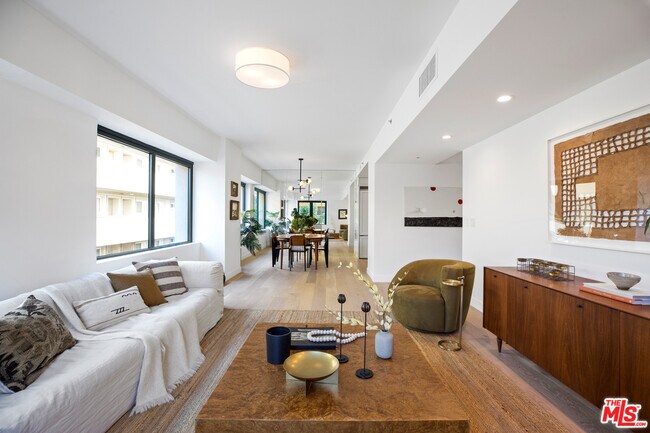 Building Photo - 10520 Wilshire Blvd