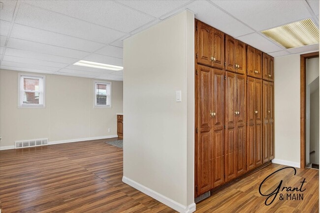 Building Photo - 3 bedroom 2 bath