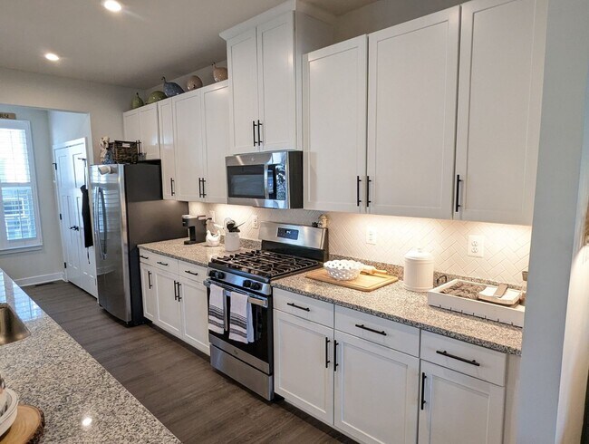 Building Photo - Gorgeous Newer Construction Home (2022) in...
