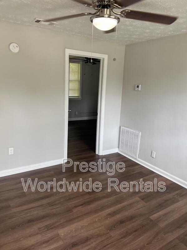 Building Photo - 483 Harold St