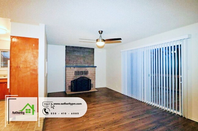 Building Photo - 1635 Mesa St