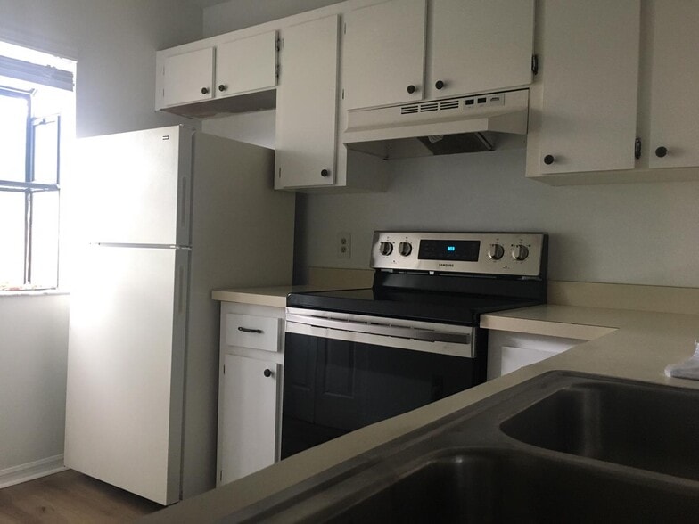 Building Photo - 807 SW 60th Ter