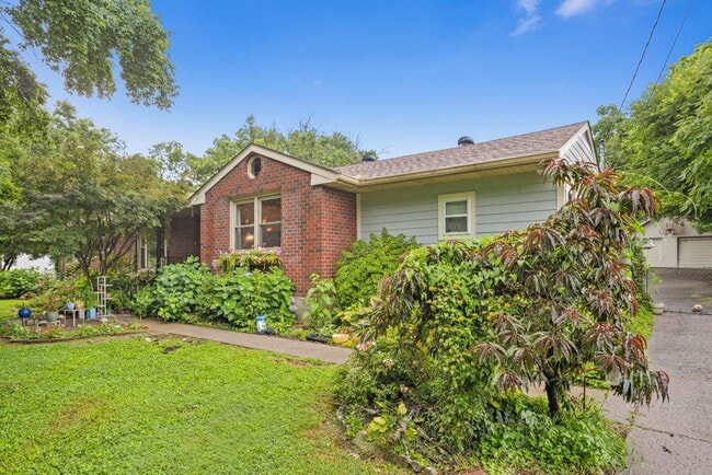Primary Photo - 4117 Saunders Ave