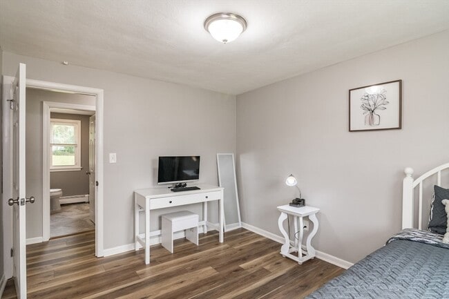 Building Photo - 60 Gatewood Rd