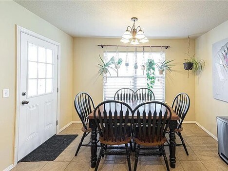 Building Photo - 1652 N Oakhaven Pl