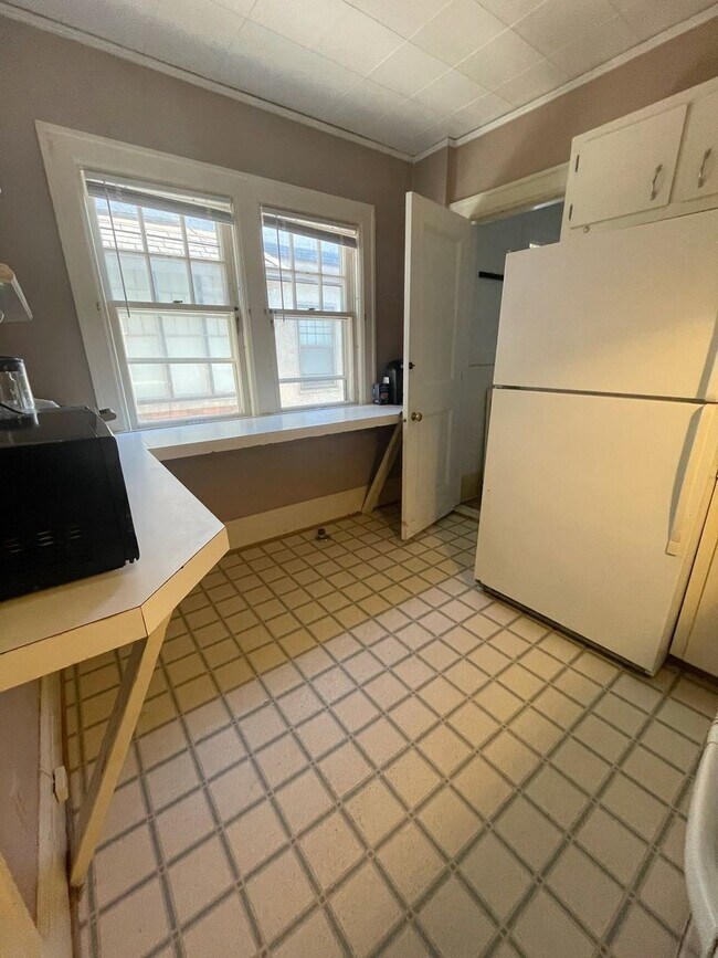 Building Photo - 725 Church St