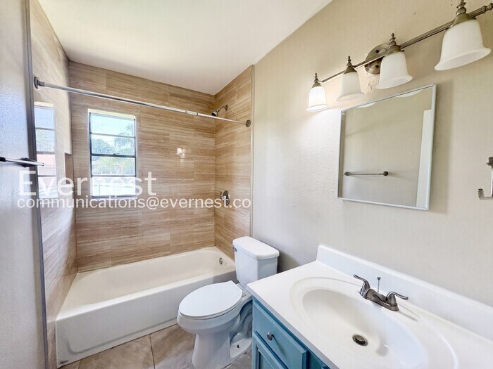 Building Photo - 2119 Navel Cir S