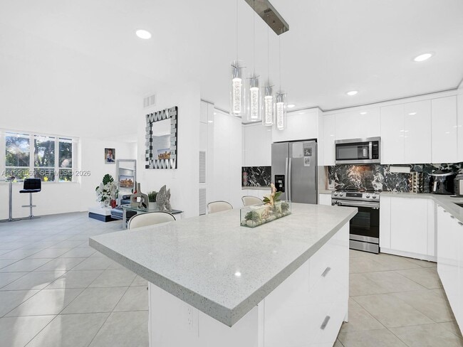 Building Photo - 6841 SW 147th Ave