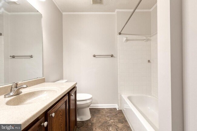 Building Photo - 712 Pine Drift Dr