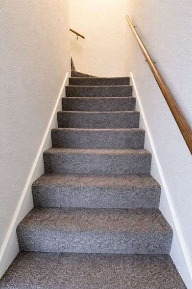 Building Photo - 1305 N Willow Dr