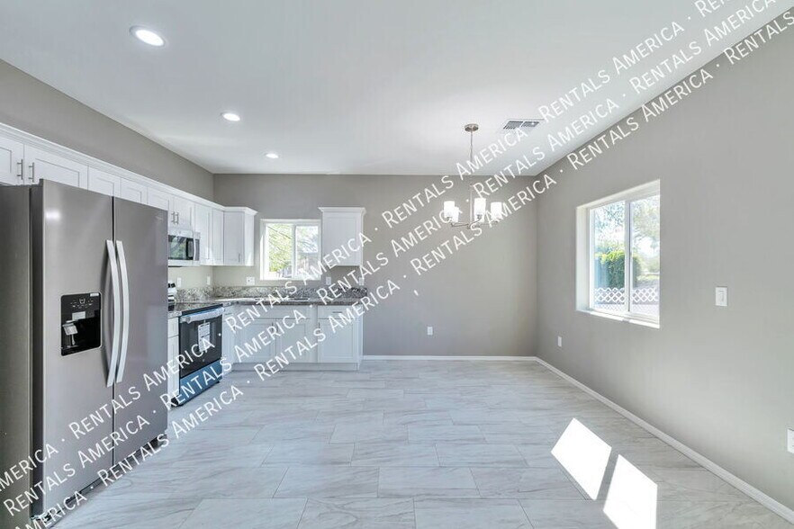 Building Photo - 1625 N Mountain View Ave