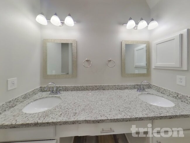 Building Photo - 7114 River Garden Dr