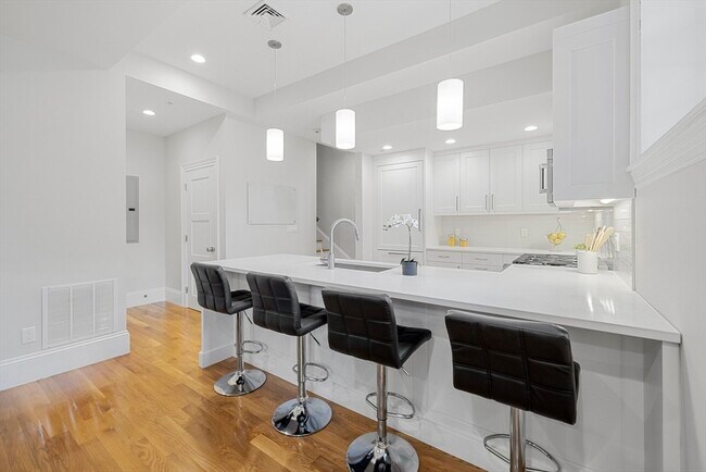 Building Photo - 1248 Beacon St