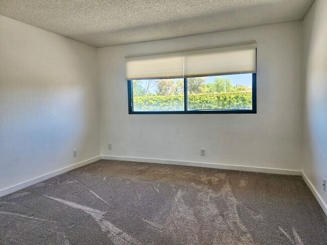 Building Photo - 5151 Walnut Ave