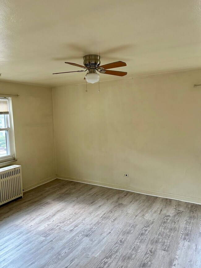 Building Photo - Top Floor 2 Bedroom Apartment  in Shadyside