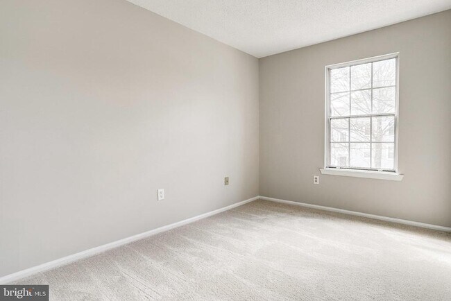 Building Photo - 7758 New Providence Dr