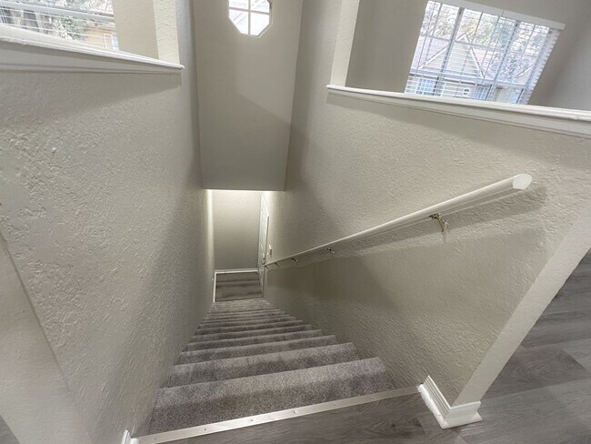 Building Photo - Crescent Place - 11-206