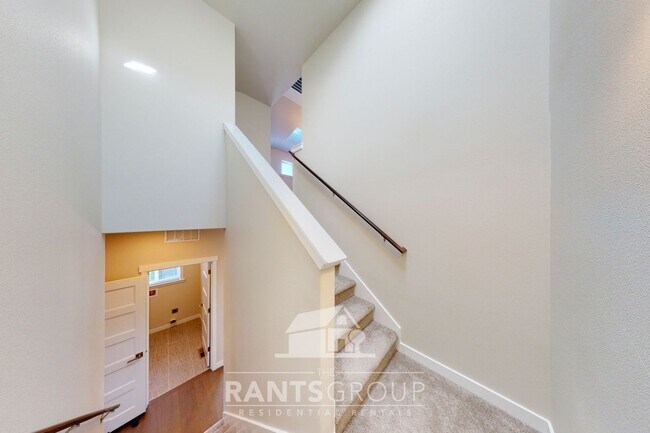 Building Photo - Beautiful Home in Newer Subdivision! Easy freeway access!