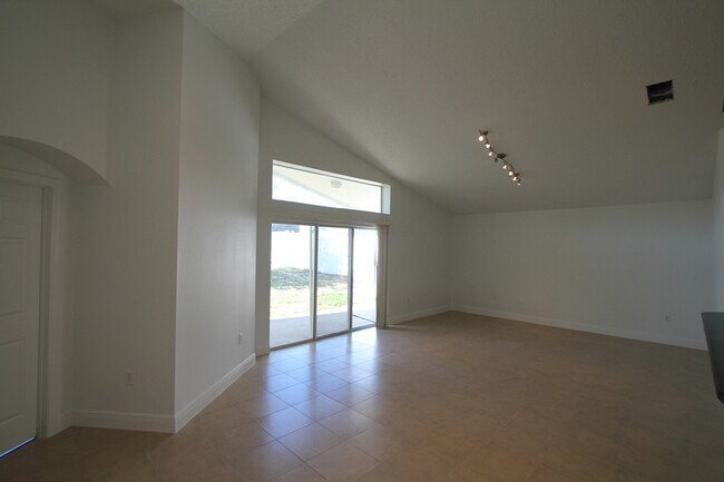 Building Photo - 210 Garberia Dr