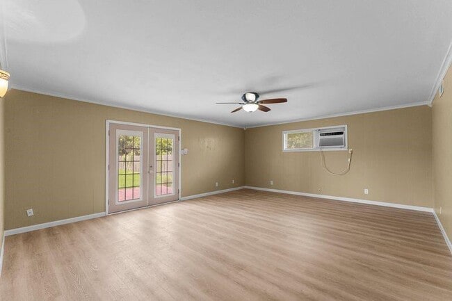 Building Photo - 807 Temple Dr