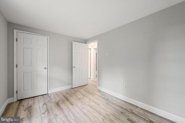 Building Photo - 813 Leeds Manor Ln