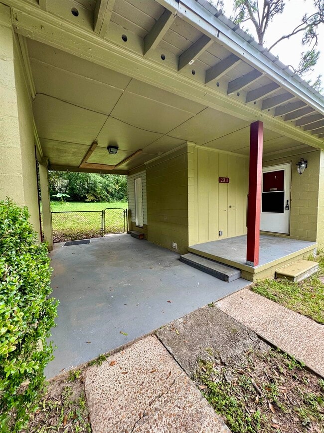 Building Photo - 2311 Pontiac Dr