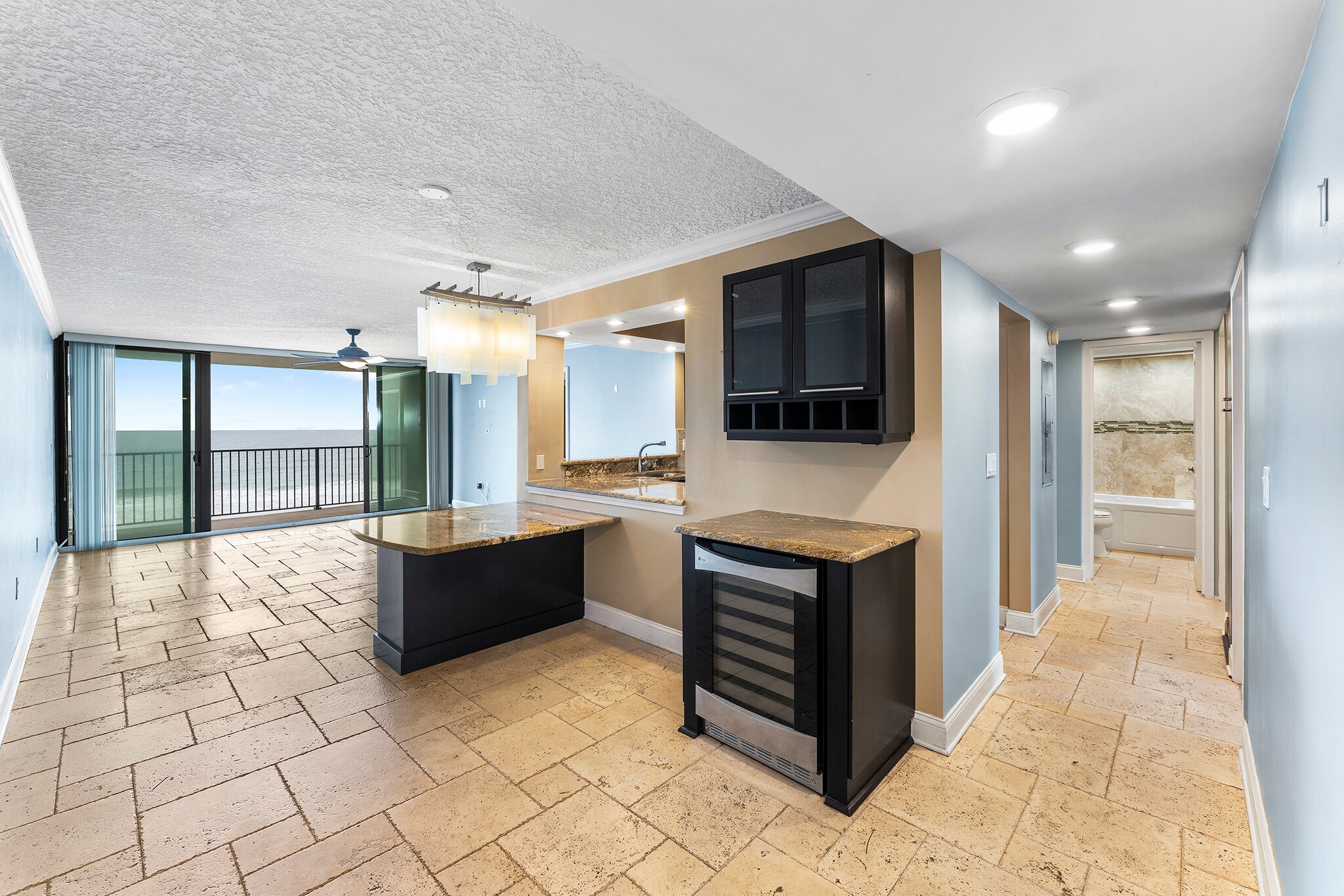 Building Photo - 2200 Ocean Dr S