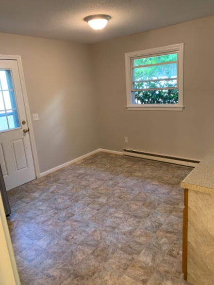 Building Photo - 139 S Main St