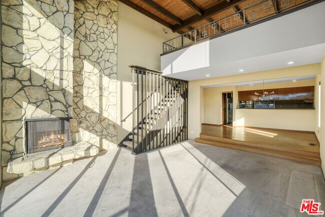 Building Photo - 364 Pershing Dr