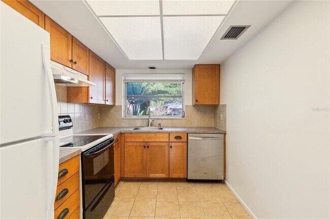 Building Photo - 1248 Lazy Lake Rd W