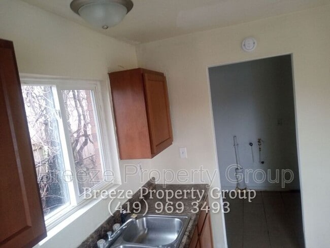 Building Photo - 1531 Freedom St