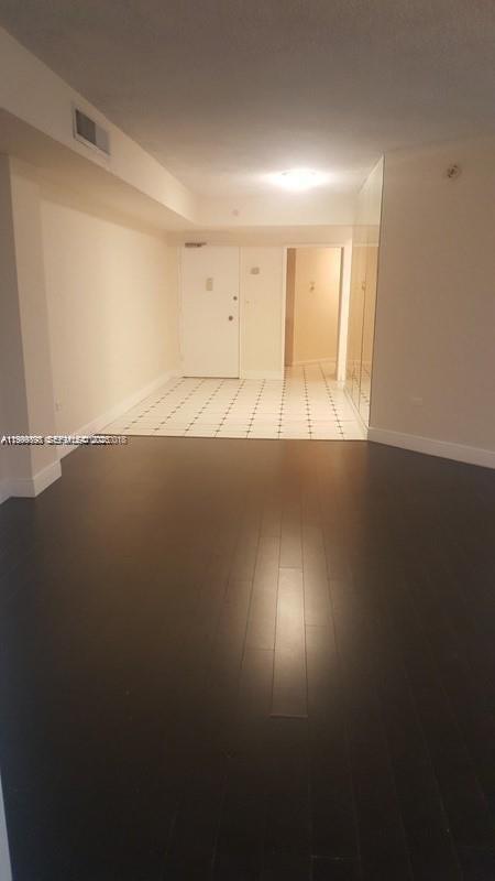 Building Photo - 999 Brickell Bay Dr