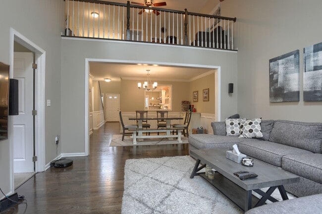 Building Photo - Modern and Convenient Hershey/Harrisburg Suburb Townhouse