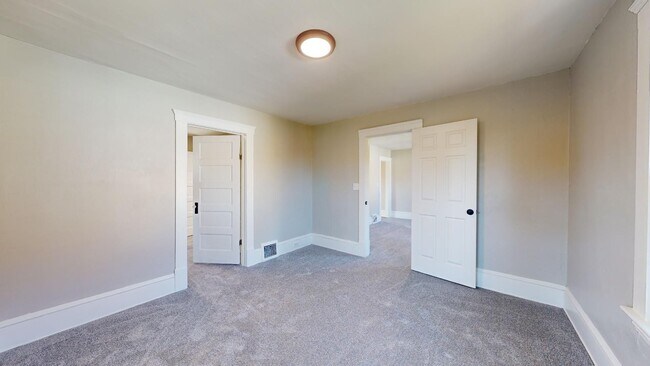 Building Photo - 7408 Dudley Ave