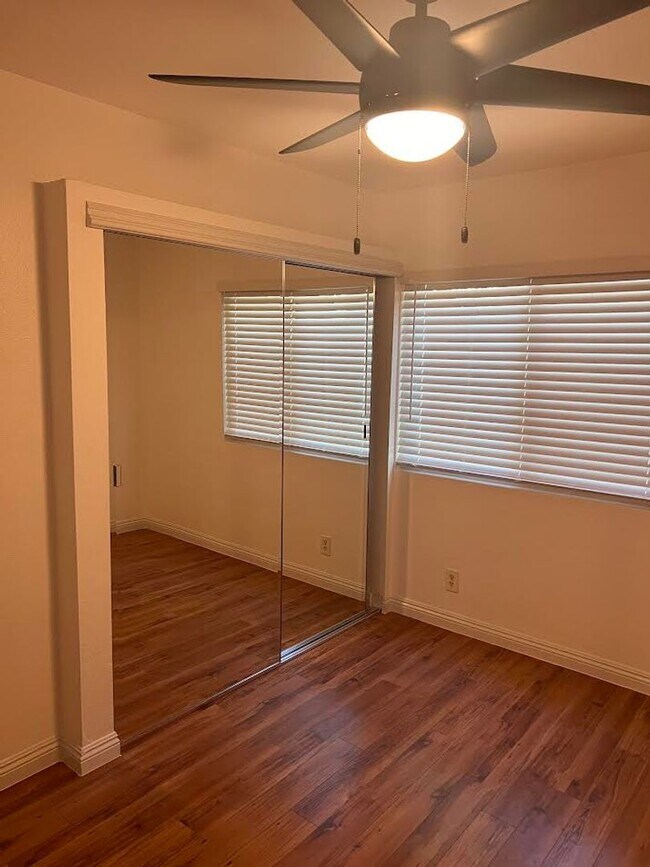 Building Photo - Renovated 2 Bedroom/ 1 Bathroom Condo Avai...