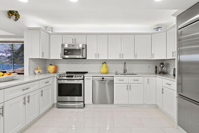 Building Photo - 4000 S Ocean Blvd