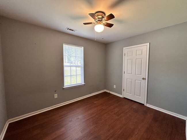 Building Photo - Exclusively Offered By Muse Realty Rentals...