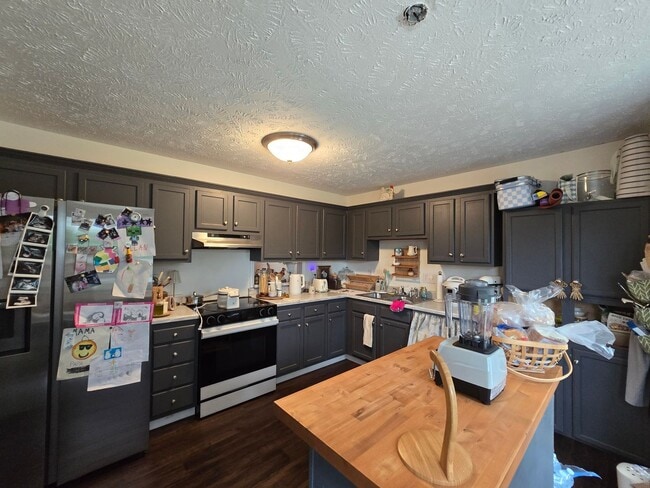 Building Photo - 111 Greentree Dr