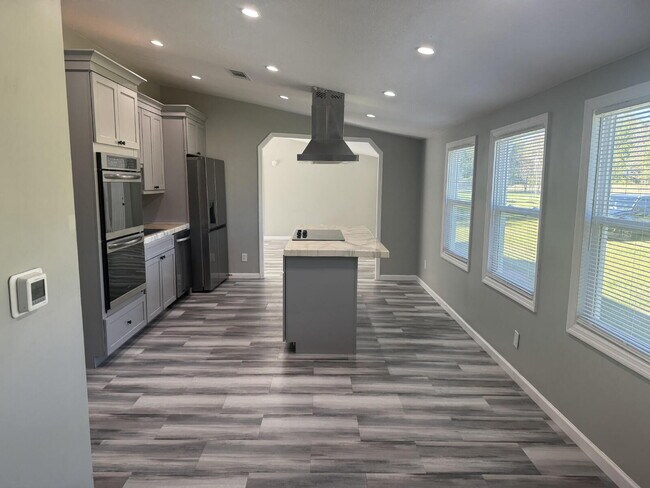 Building Photo - Discover peaceful country living